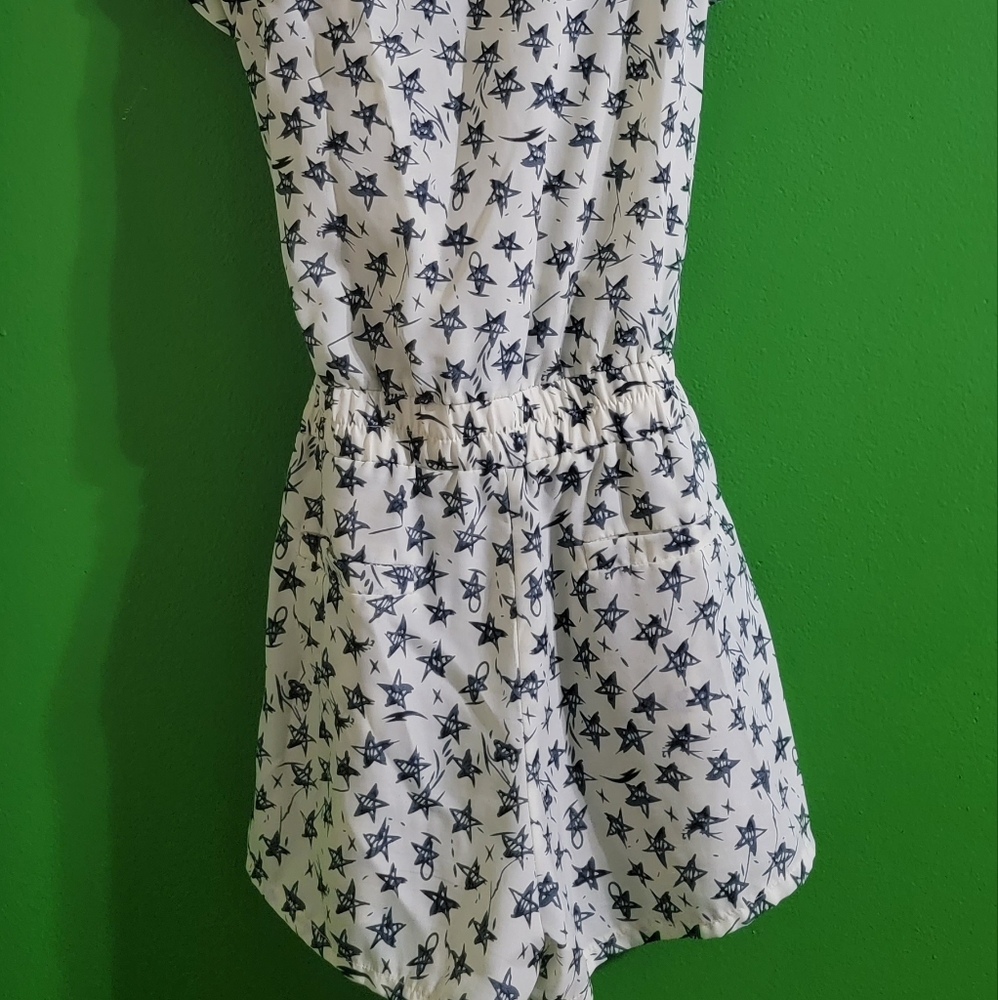 Stars romper with belt - Picture 2 of 3